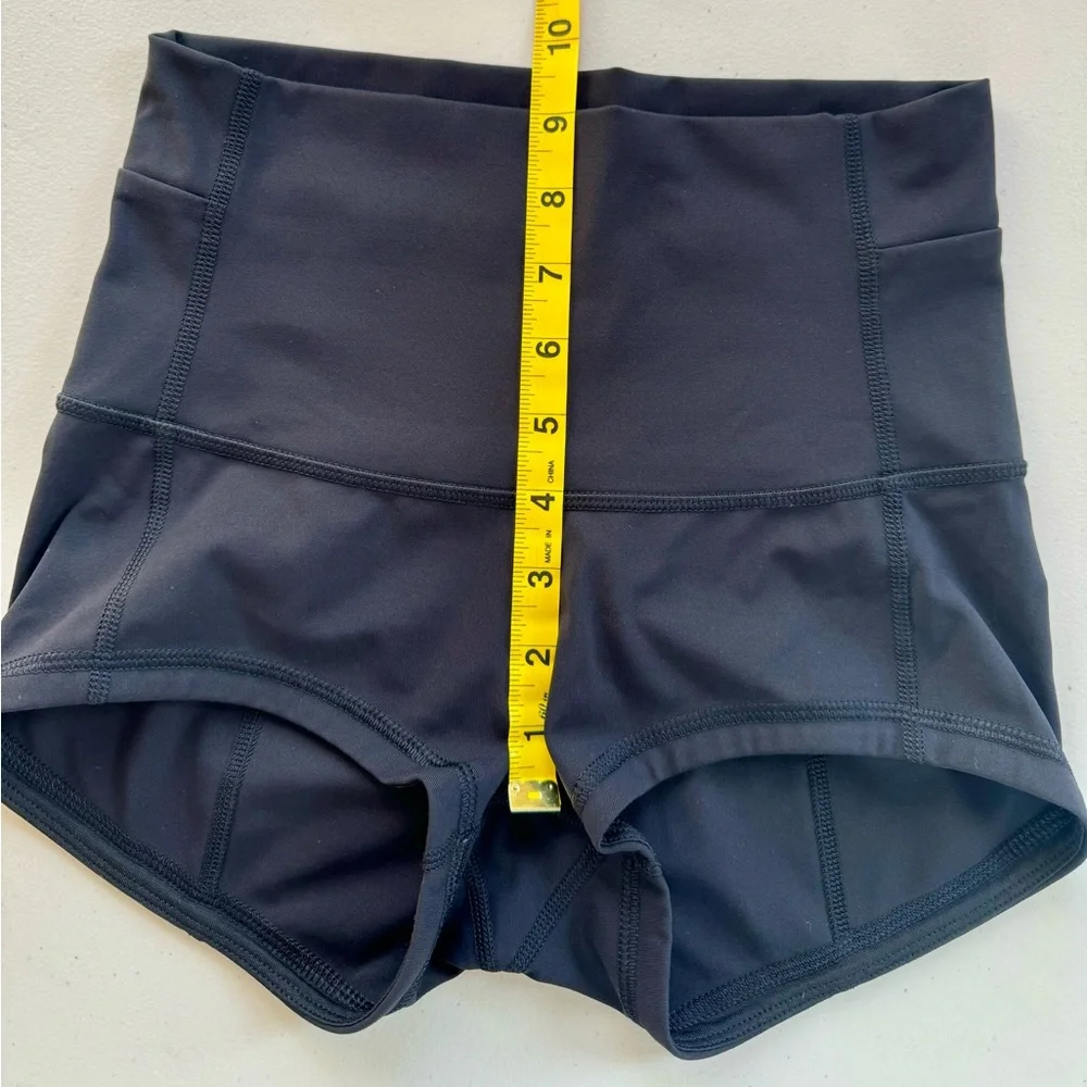 Lululemon In Movement Short Everlux 2” Black Sz 4 - Picture 4 of 7